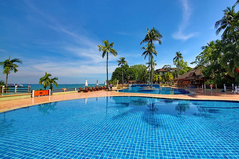 Rayong Resort : Swimming pools